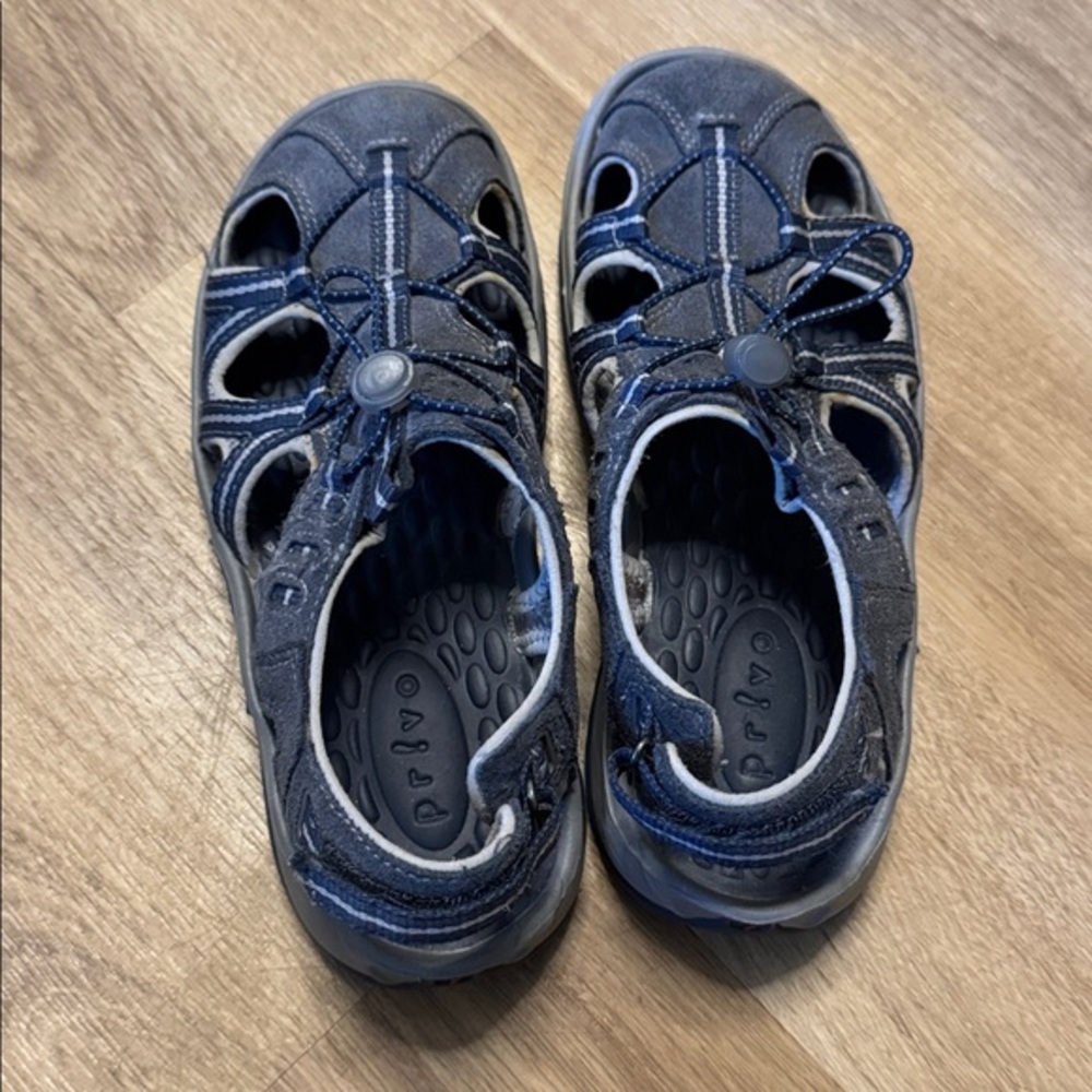 Women's Privo Leather comfortable sandals in good condition great for Outdoors